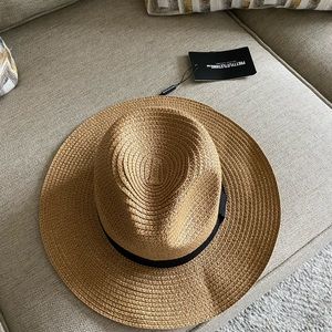NWT PrettyLittleThing Straw Tilbury Hat